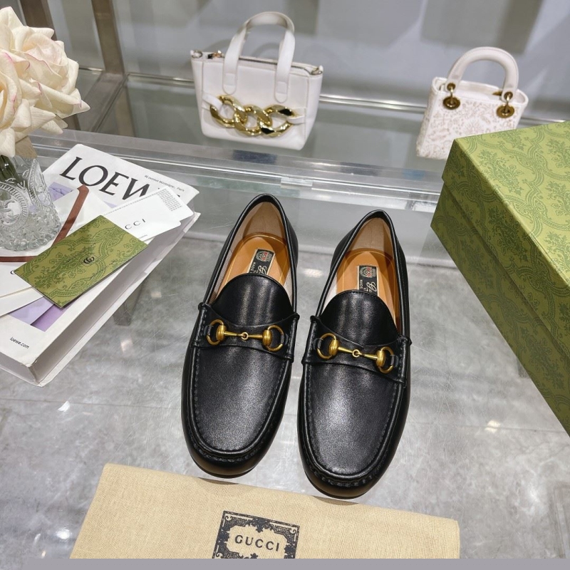 G*u*i leather shoes